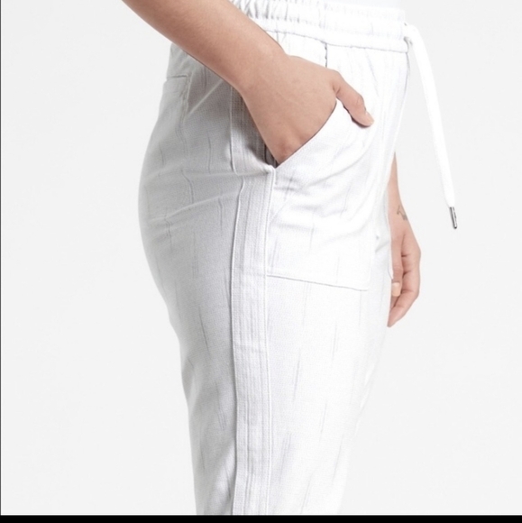 ATHLETA Farallin Printed Joggers White with soft gray print. Athleisure Sz 0 w26 - Picture 4 of 12